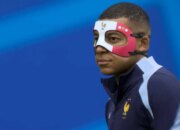 Mbappe tries to get out of mascara in pre-match training with low passes