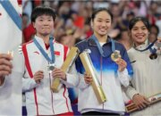 The emotional gesture of Carolina Marn’s semifinal opponent after taking the silver medal on the podium