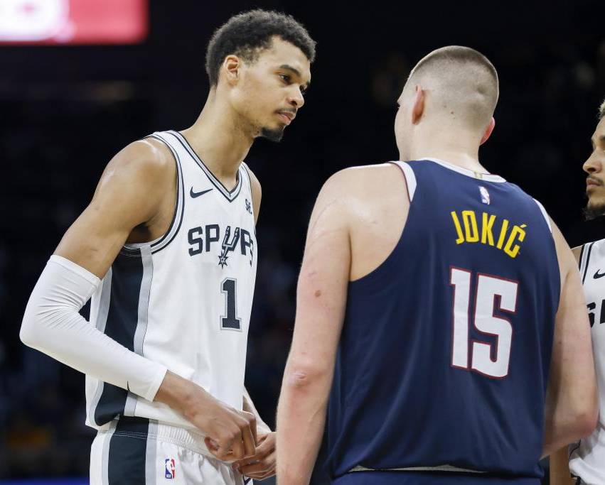 Wimpanyama talks with Jokic at the Tottenham Nuggets.