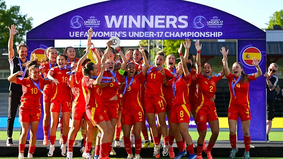 The U-17 women's football team celebrates the European Championship won in 2024