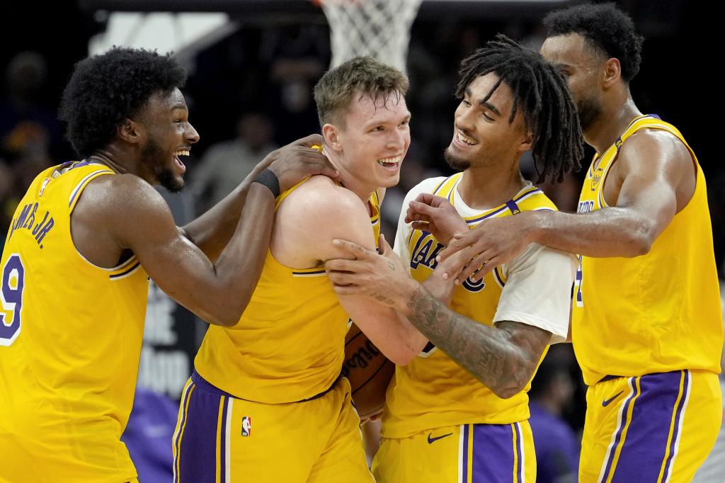 Dalton Knecht, congratulated by his Lakers teammates.