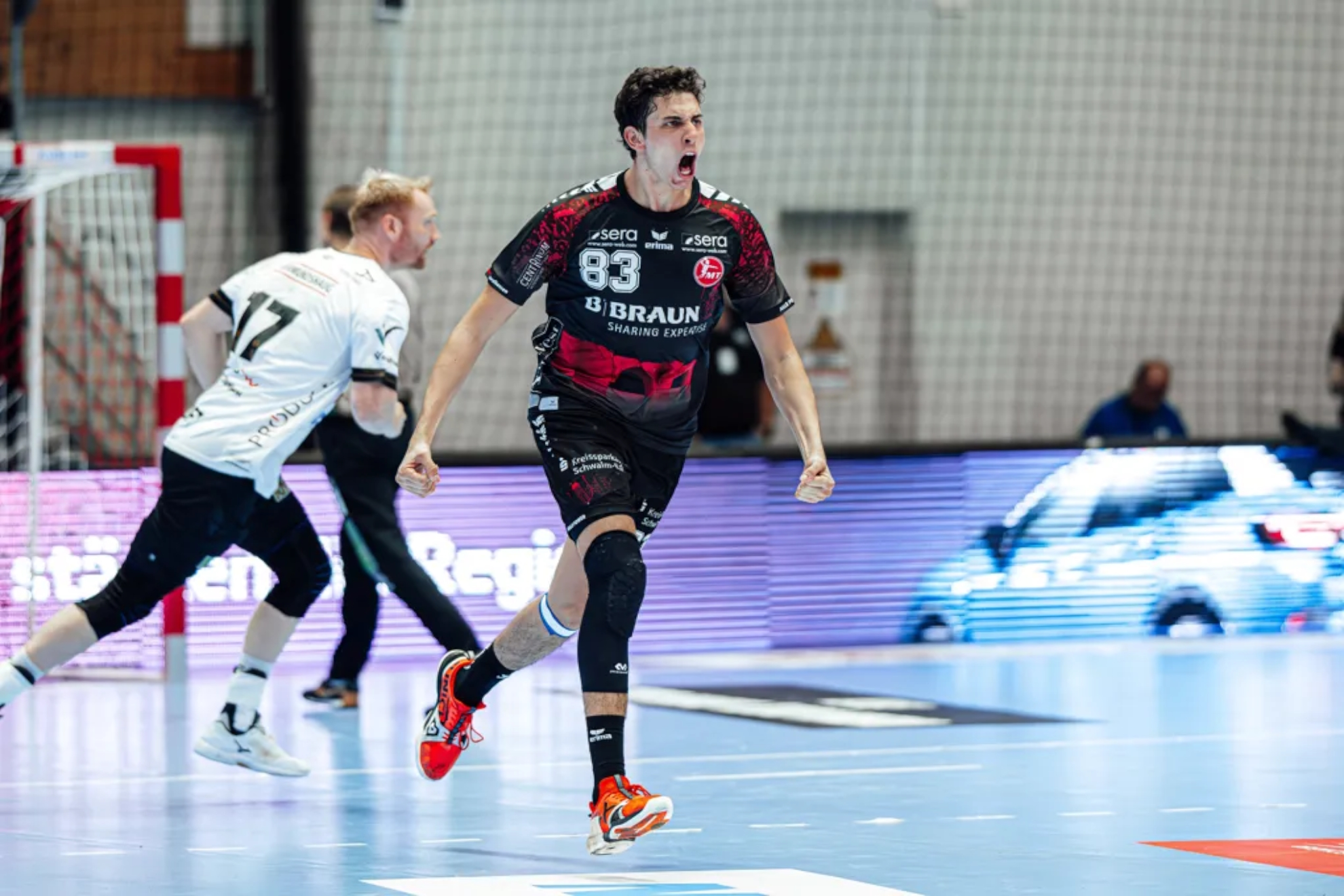 El extremo español Ian Barrufet celebra un gol con el Melsungen.