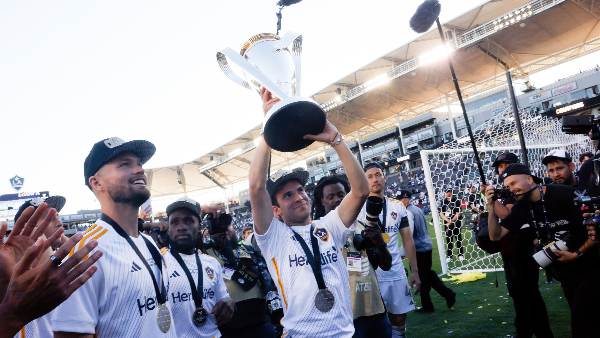 Ricky Puig introduces the title to the fans.