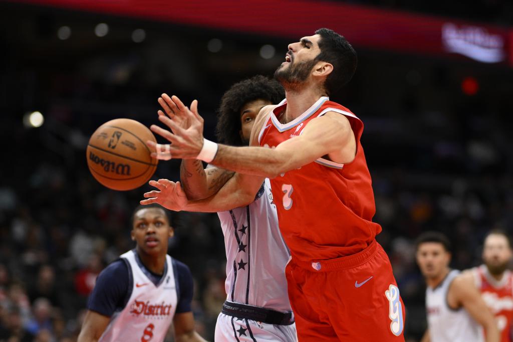 Memphis Grizzlies forward Santi checkers (7) loses the ball to Washington Wizards forward Marvin Bagley III, center left, during the first half of an NBA basketball game, Sunday Dec. 8, 2024, in Washington. (AP Photo / Nick Wass)